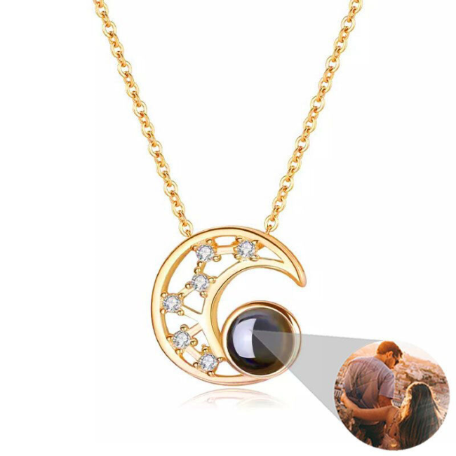 Vincere Moon Necklace